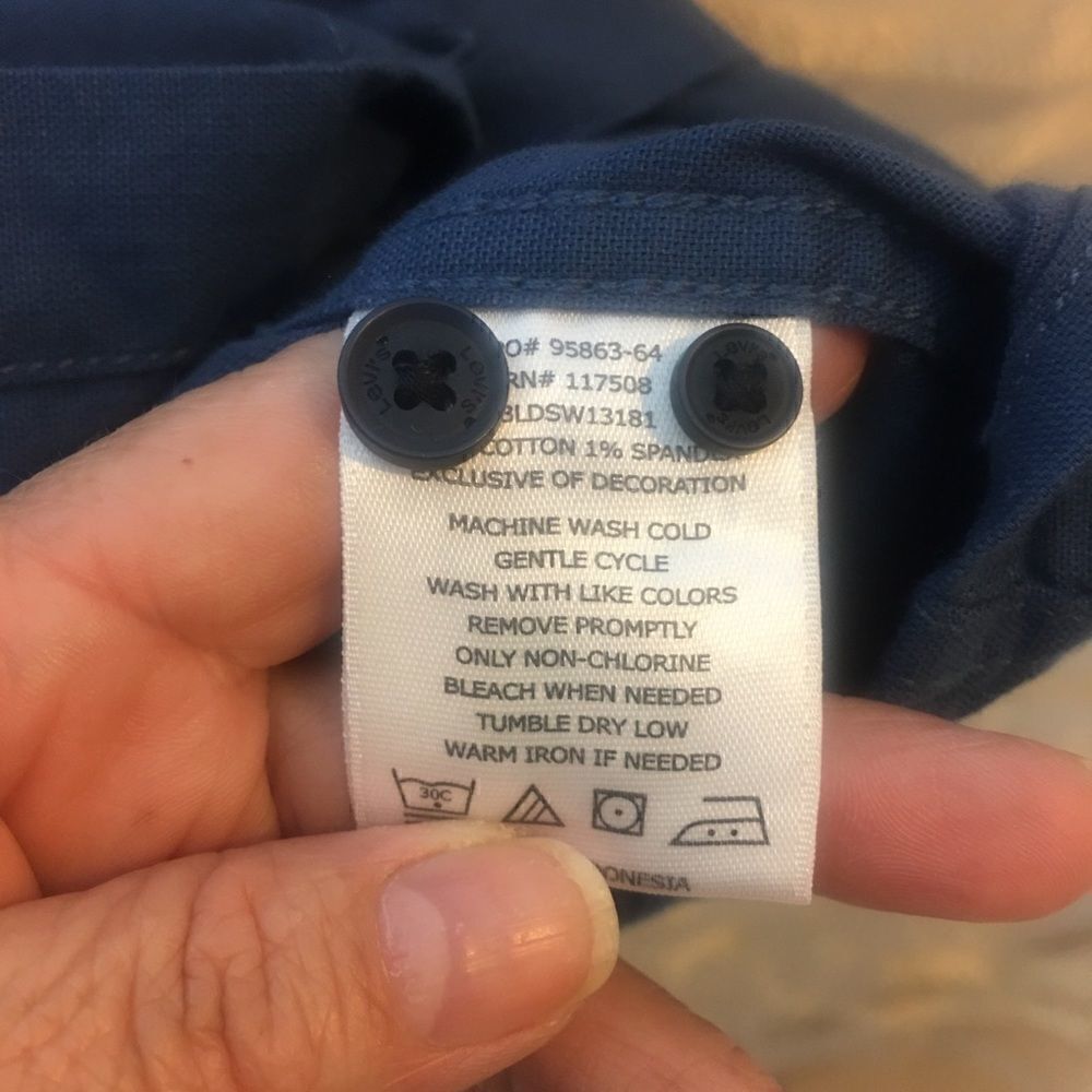 Levi’s Button Up Top - Picture 6 of 7